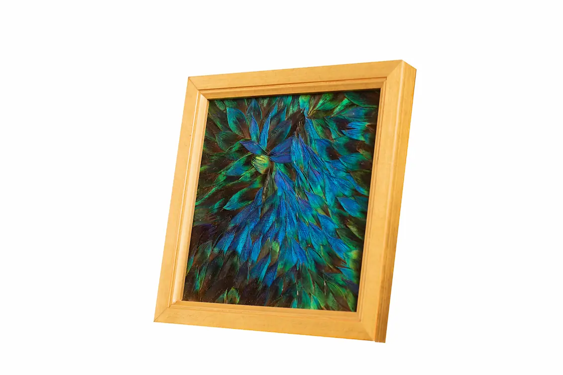 Tableau en plumes naturelles de PAON Bleu et Bleu/ Vert, fabriqué artisanalement dans mon atelier