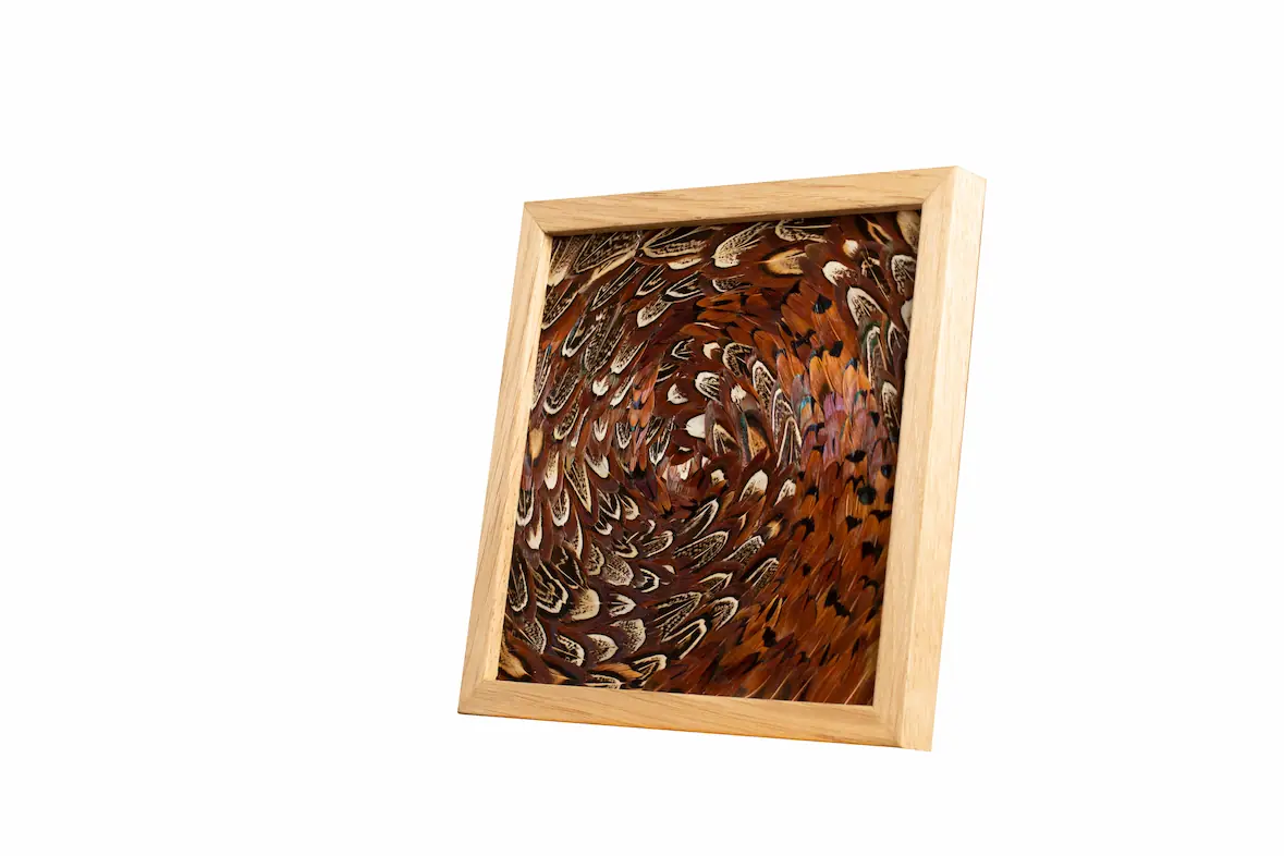 Tableau en plumes de faisan COLCHIDE marron et à motifs, fabriqué artisanalement dans mon atelier