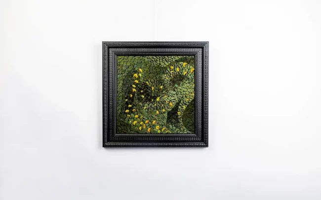 Feather frame L'envol made in feathers LADY AMHERST green pheasant feathers and green PEACOCK feathers